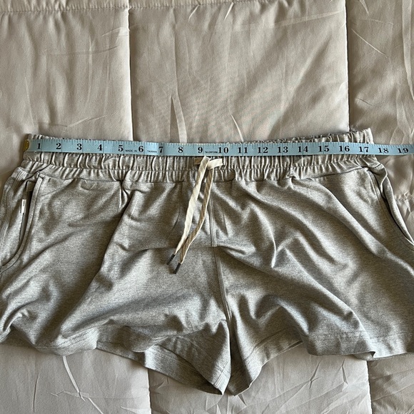 Vuori Halo Performance Shorts - Picture 5 of 7